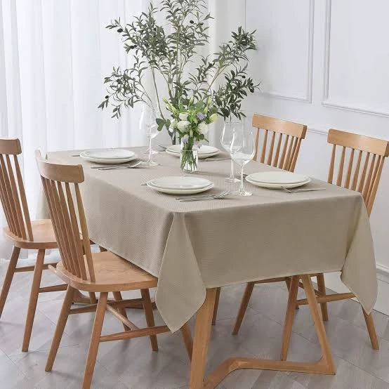 رومیزی نهارخوری کتان در رنگبندی متنوع