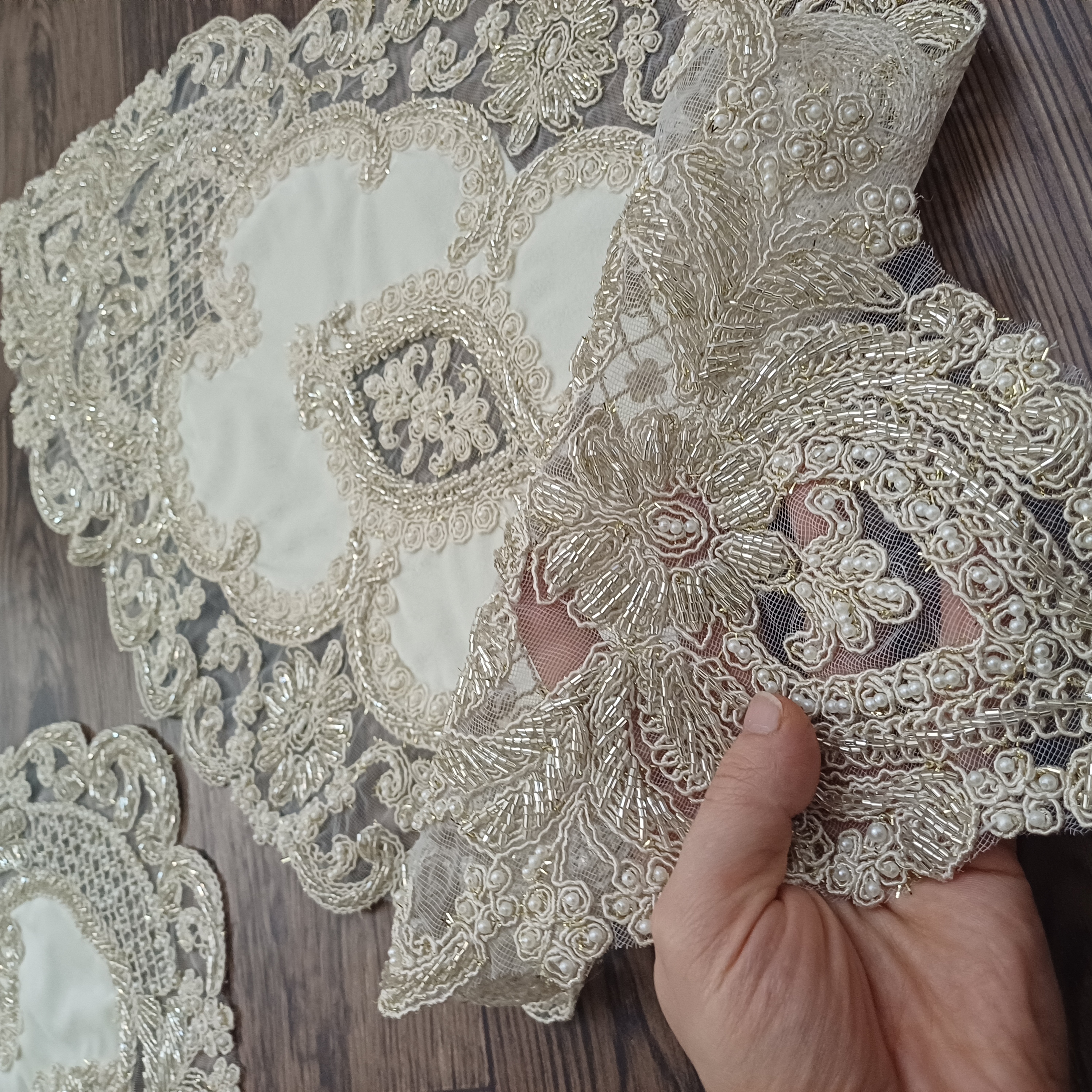 ست سه تیکه رومیزی جلومبلی کارشده با مروارید و ملیله