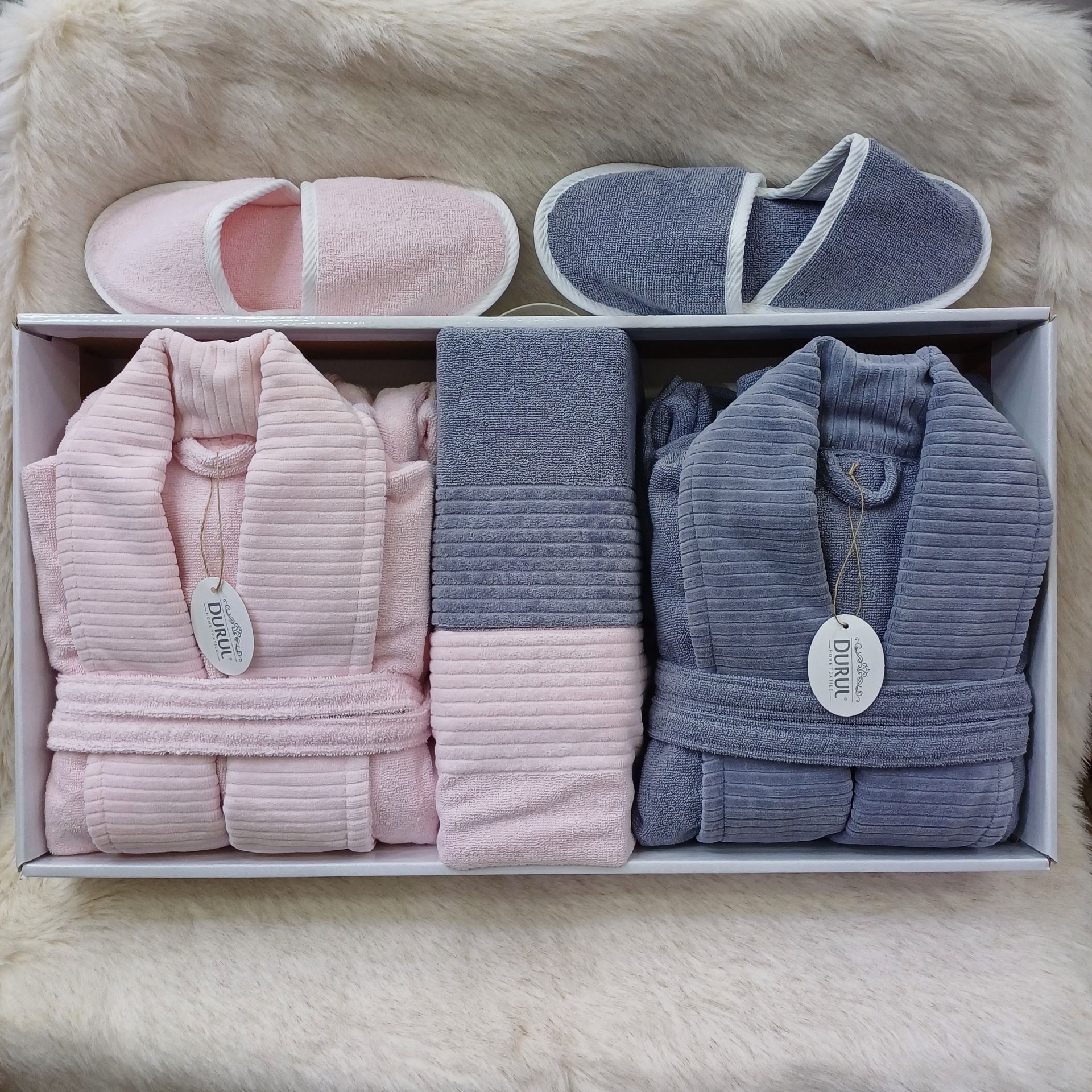 سرویس حوله ۸ تکه دونفره جهیزیه (عروس و داماد)