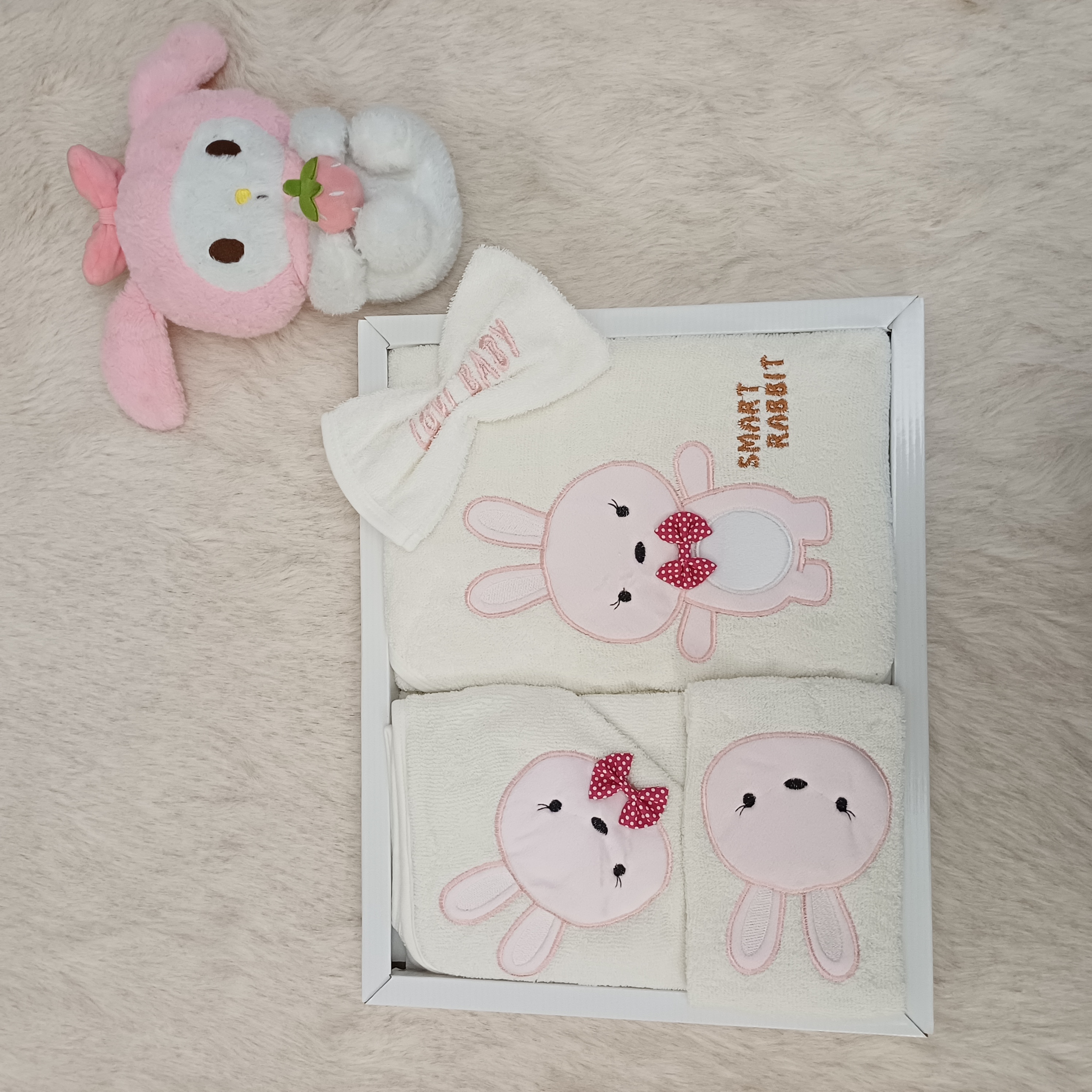 ست سیسمونی نوزادی دخترانه  4 تیکه طرح  خرگوش رنگ صورتی باجعبه مارک lovi baby