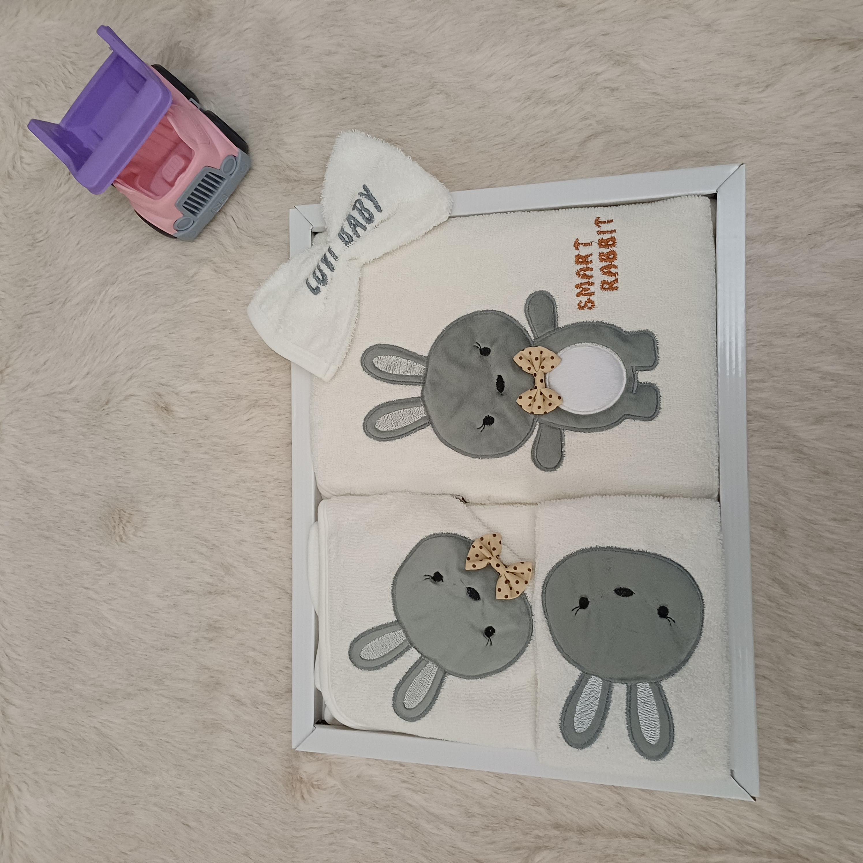 ست سیسمونی نوزادی پسرانه  4 تیکه طرح خرگوش رنگ توسی با جعبه مارک lovi baby