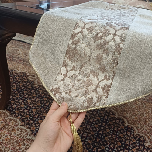 رومیزی 4 تکه طرح خاتون(یک رومیزی بزرگ با سه عسلی)توسی طلایی
